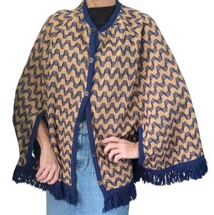 Vintage 1970s Chevron Knit Fringe Cape Coat Boho Retro Western Style M/L